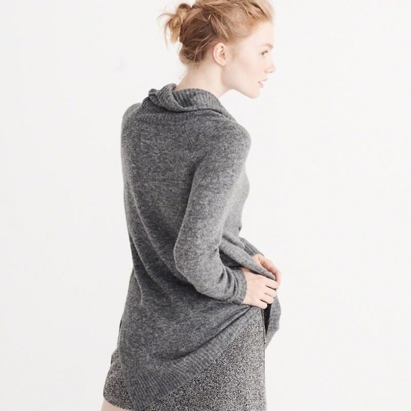 NWT Abercrombie & Fitch Asymmetric Turtle Neck XS - Picture 2 of 8